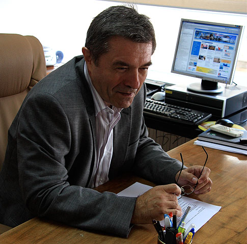 http://hrvatski-fokus.hr/wp-content/uploads/2017/01/www.energetika-net.com_media_articles_razgovori_dekanic_igor_1.jpg
