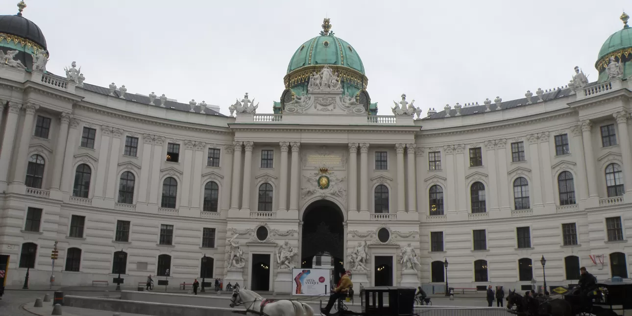 Dvorac Hofburg u Beču, nekadašnji carski dvor, a danas sjedište austrijskog predsjednika (foto: BL, jesen 2012)
• Beč, dvorci, Austrija