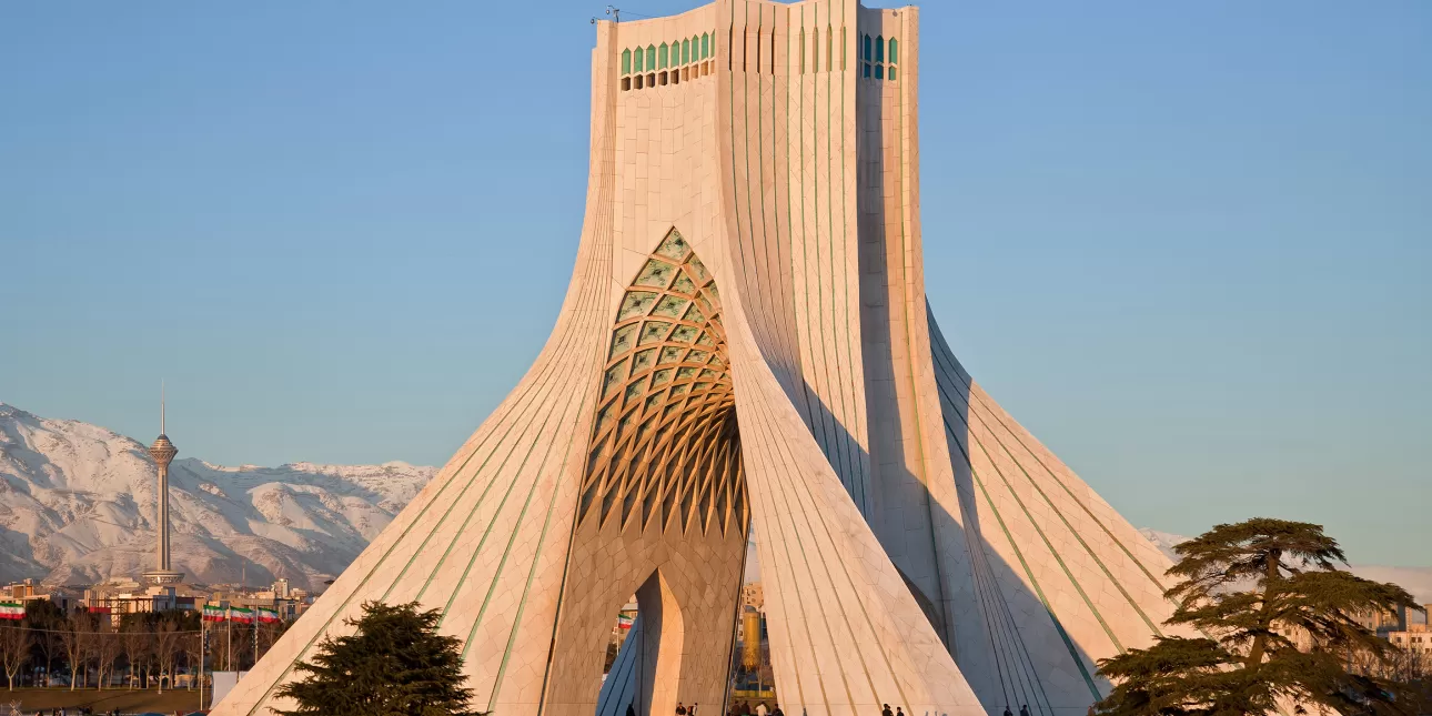 Toranj Azadi u Teheranu (izvornik: Shutterstock, 2013.)

• Teheran, Iran