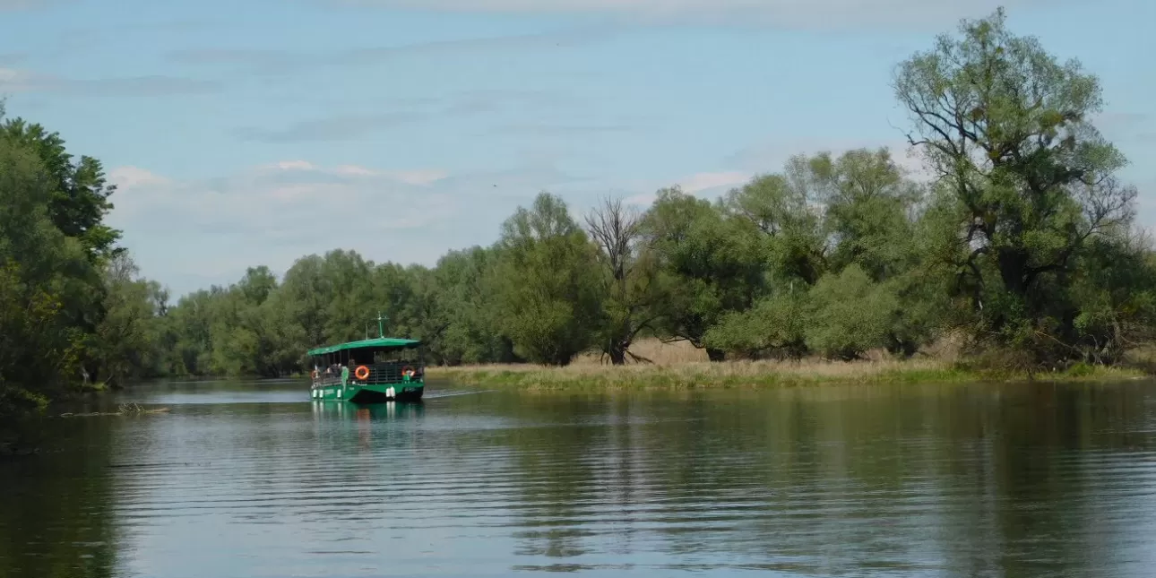 Električni brod na jezeru Sakadaš u Parku prirode Kopački rit (foto: BL, travanj 2023.)

• PP Kopački rit, Kopački rit, električni brodovi