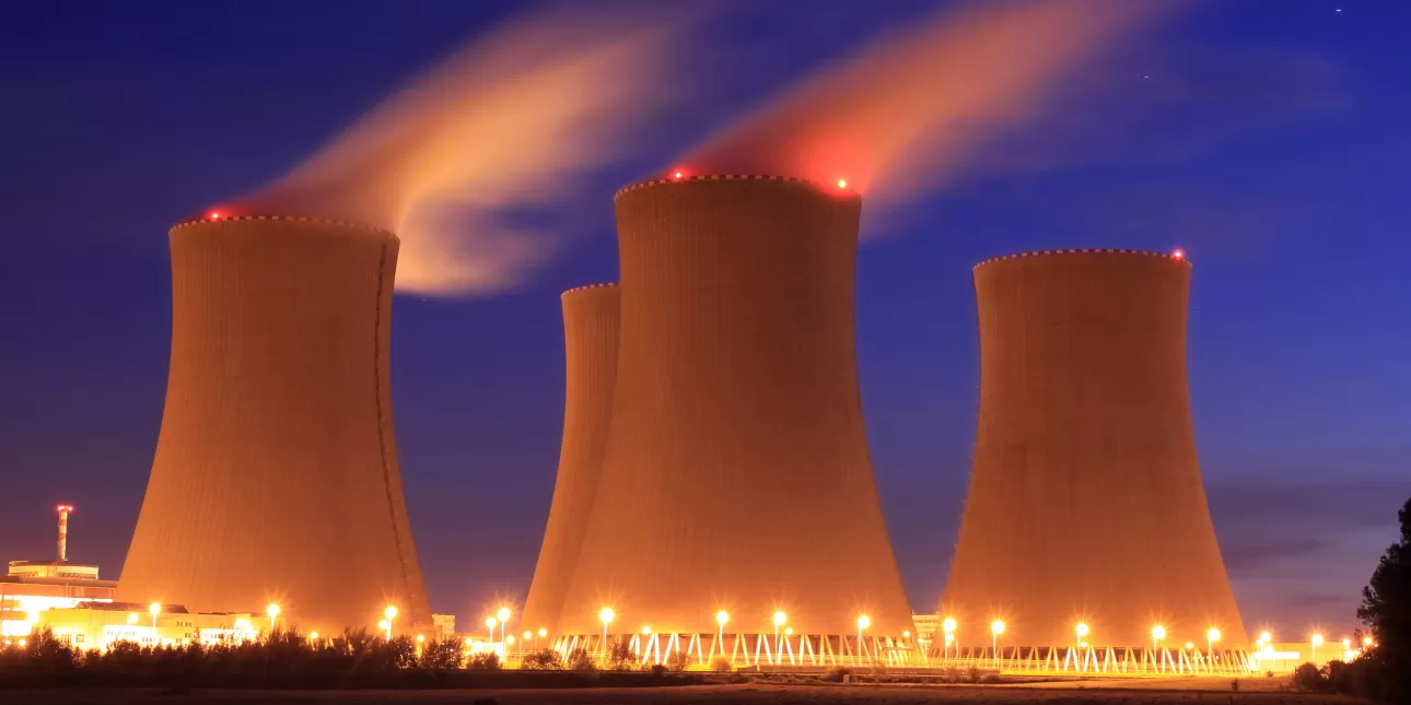 Rashladni tornjevi NE Temelin u Češkoj (izvornik: Nobor / Shutterstock, 2015.)

• NE Temelin, nuklearne elektrane, ČEZ