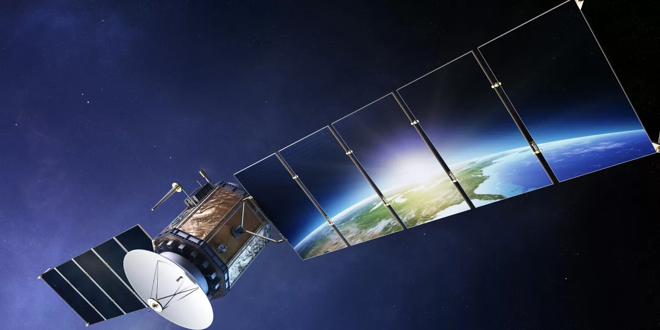 Satelit u svemiru (izvornik: Johan Swanepoel / Shutterstock, 2014.)

• svemir, sateliti, astronomija