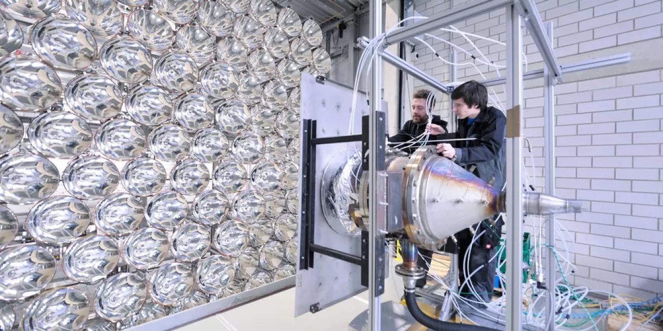 Istraživački projekt Synlight - izrada 'umjetnog Sunca' (izvornik: DLR)

• istraživanja, Sunce, vodik