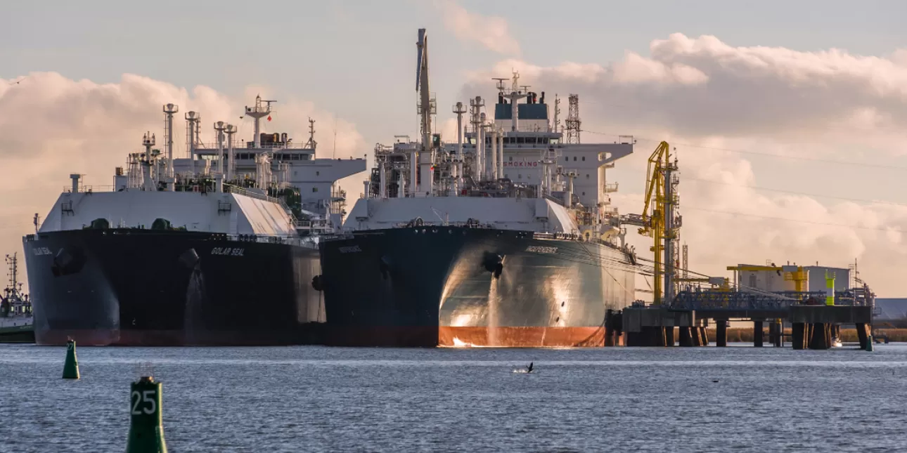 Terminal za prihvat ukapljenog prirodnog plina (LNG) s jedinicom za uplinjavanje (FSRU) 'Independence' u Klaipedi u Litvi (izvornik: Algirdas Kubaitis)

• LNG terminal, FSRU, Litva, Klaipeda
