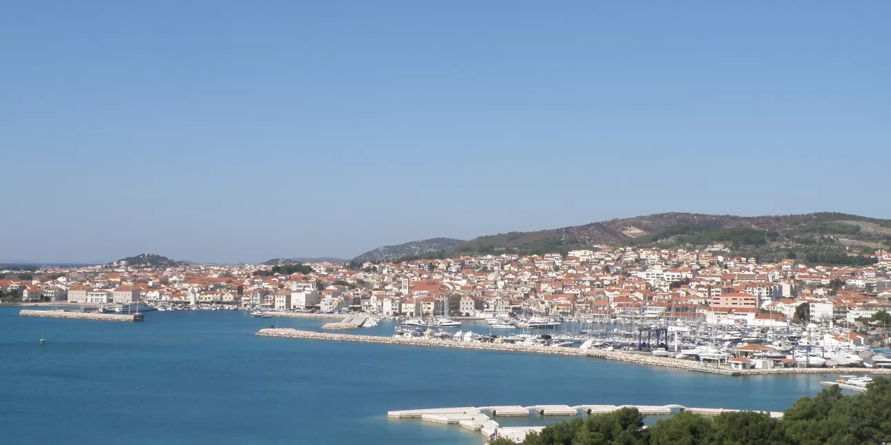 Panoramska fotografija Vodica (foto: BL, ožujak 2019.) 

• Vodice, Šibensko-kninska županija, Dalmacija 