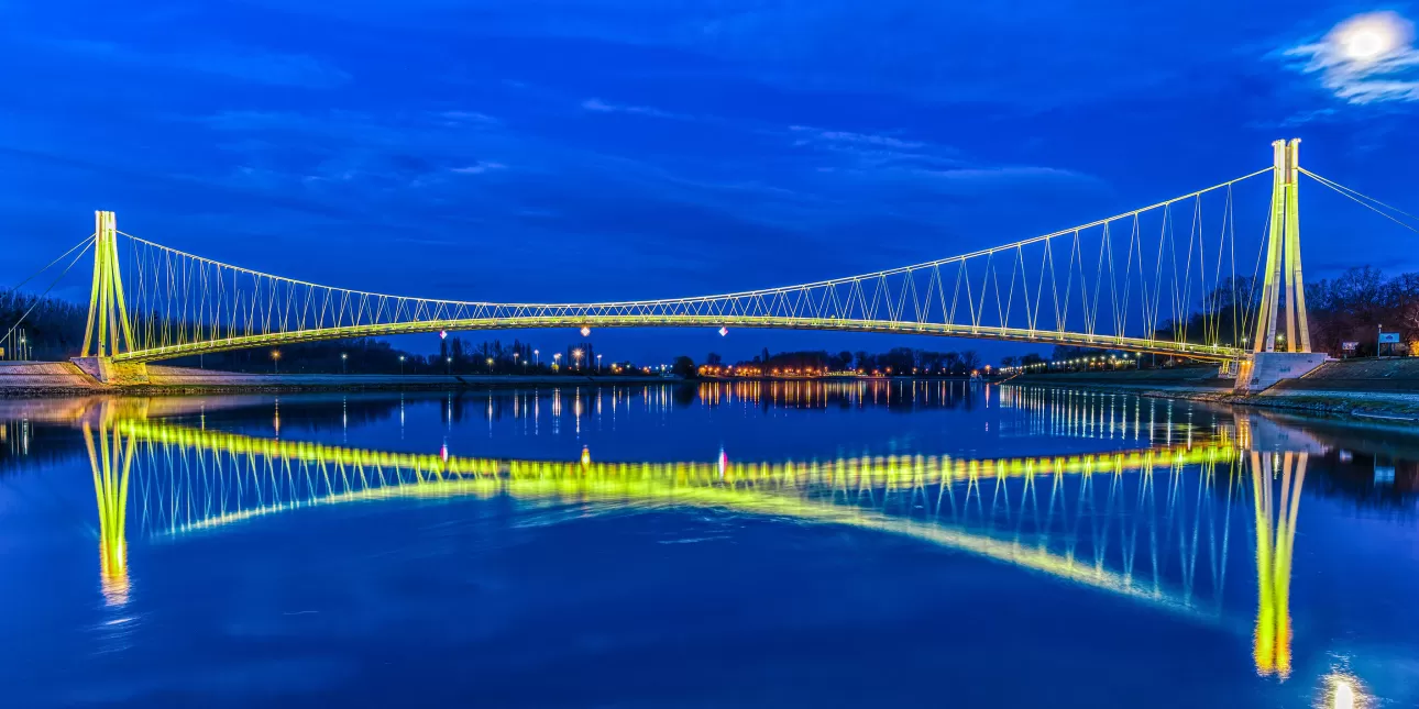 Pješački viseći most na Dravi u Osijeku (izvornik: Michael Kleinsasser from Pixabay)
• Osijek, Drava, mostovi, Slavonija, Osječko-baranjska županija