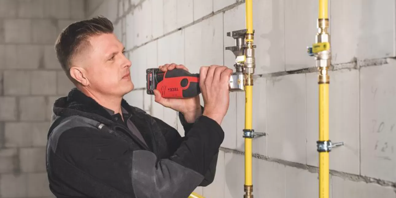 Plinoinstalater pri izvođenju radova (izvornik: TECE)

• TECE, plinske instalacije, spojnice, tehnike spajanja, plinoinstalateri