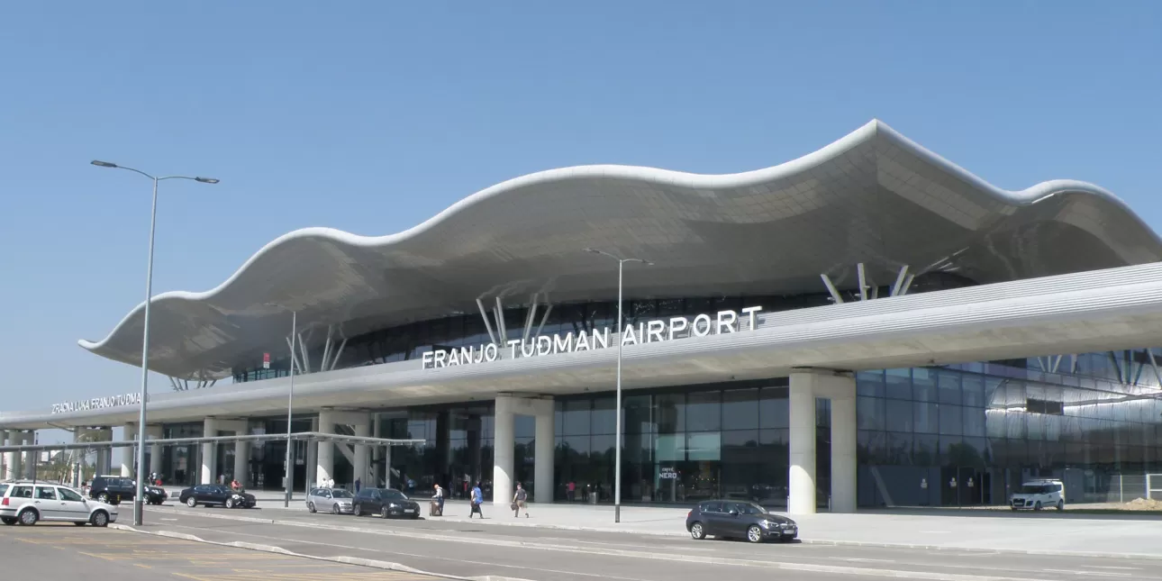 Zgrada novog terminala Zračne luke Franjo Tuđman u Zagrebu (foto: BL, srpanj 2019.)

• Zračna luka Franjo Tuđman, zračne luke, zrakoplovstvo