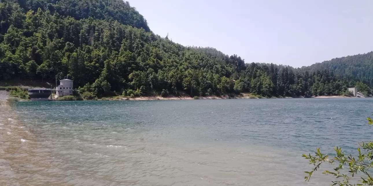 Lokvarsko jezero u Gorskom kotaru - dio HE Vinodol (foto: BL, lipanj 2021.)

• Lokvarsko jezero, HE Vinodol, jezera, hidroelektrane, Gorski kotar