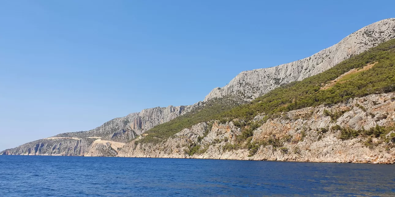 Južni dio otoka Hvara - pogled iz Sv. Nedilje (foto: Tajana L., kolovoz 2021.)
• Hvar, otoci, Jadransko more, Dalmacija, Splitsko-dalmatinska županija