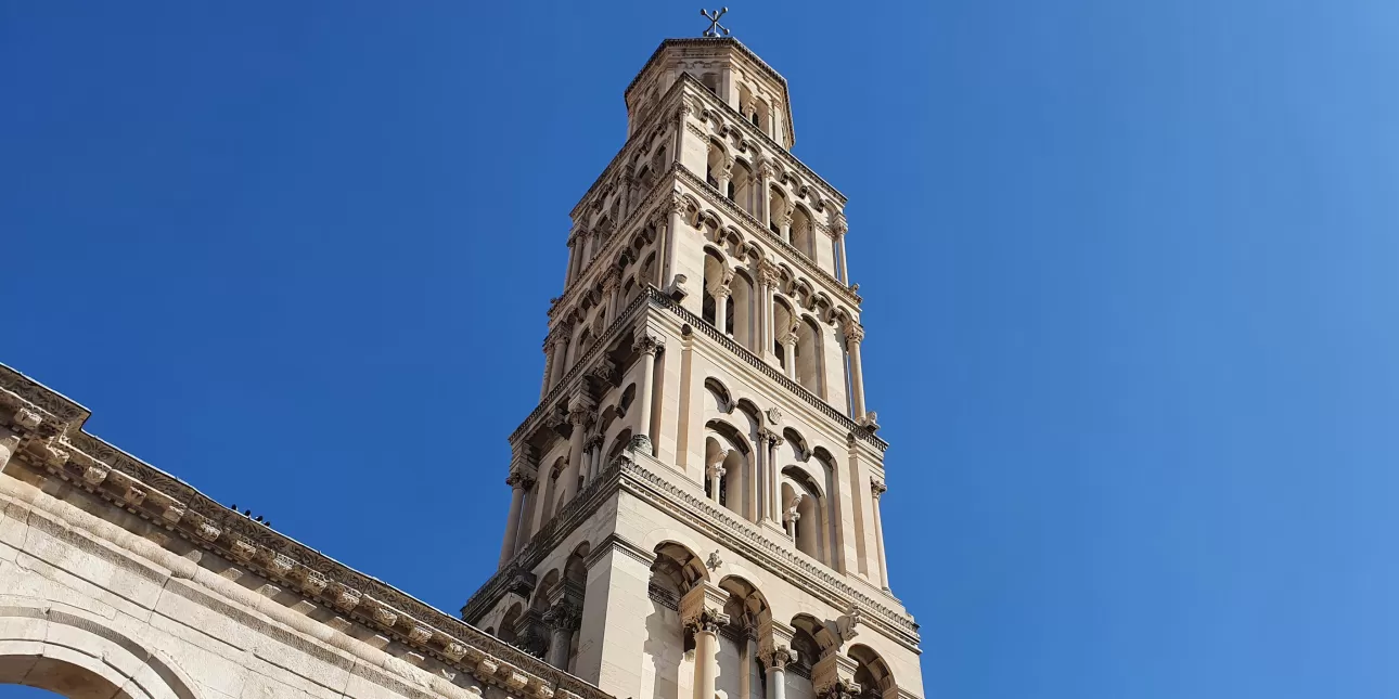 Zvonik katedrale sv. Duje u Splitu (foto: BL, kolovoz 2021.)

• Split, crkve, Dalmacija, Splitsko-dalmatinska županija