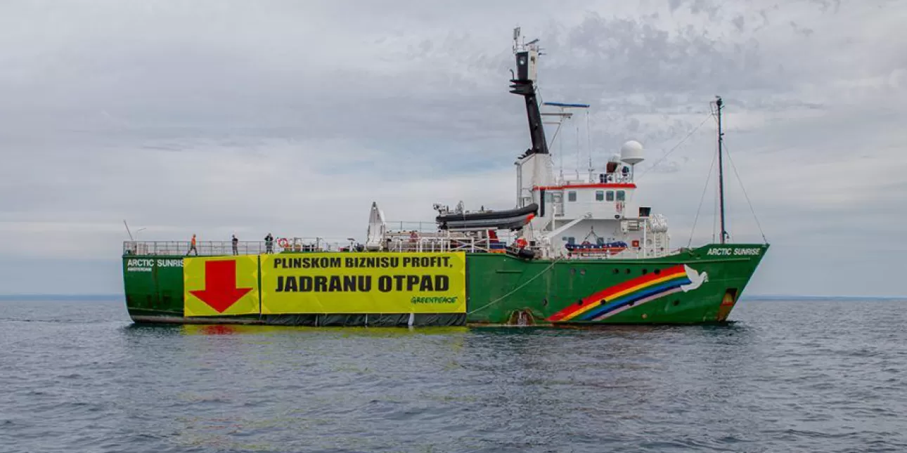 Greenpeaceov broj 'Arctic Sunrise' tijekom prosvjeda na sjevernom Jadranu (izvornik: Gregor Gobec / Greenpeace, 2021.)

• Greenpeace, brodovi, prosvjedi