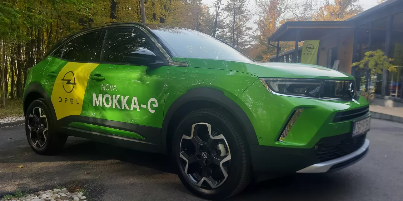 Električni auto Opel Mokka-E (foto: Boris Odorčić, 2021.)

• Opel, električni auti, električna vozila, elektromobilnost