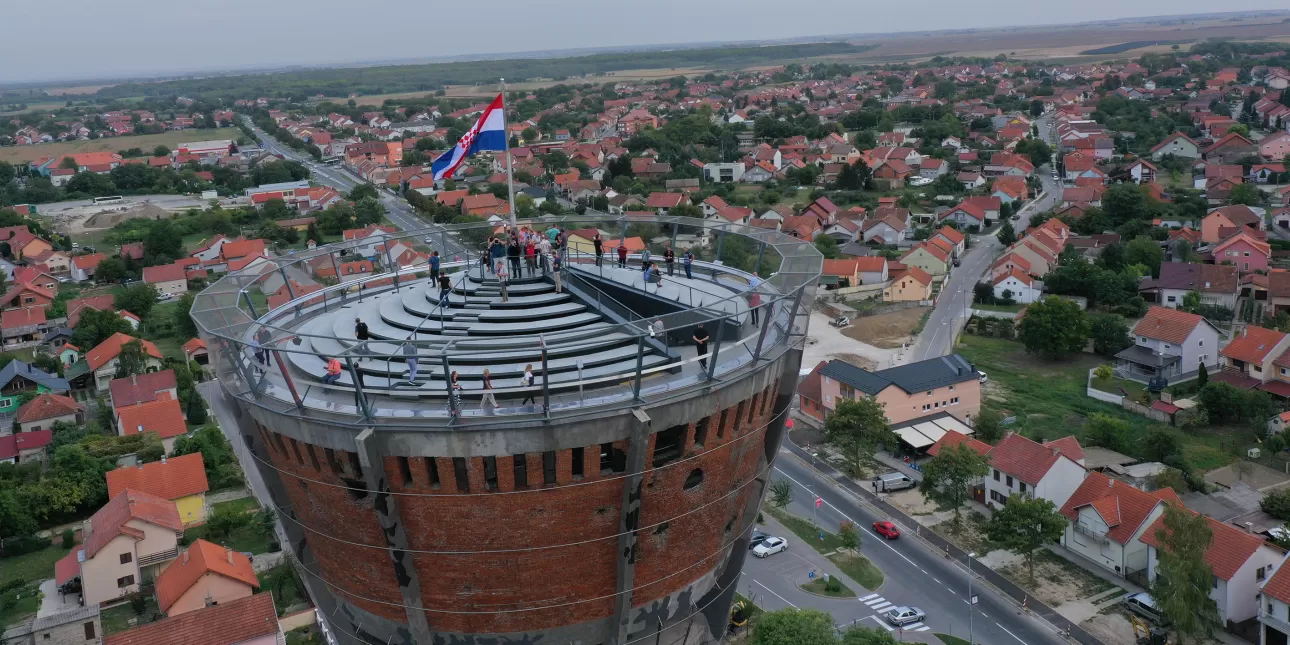 Panorama Vukovara s Vodotornja (foto: Josip Sladić, rujan 2021.)

• Vukovar, Vukovarsko-srijemska županija