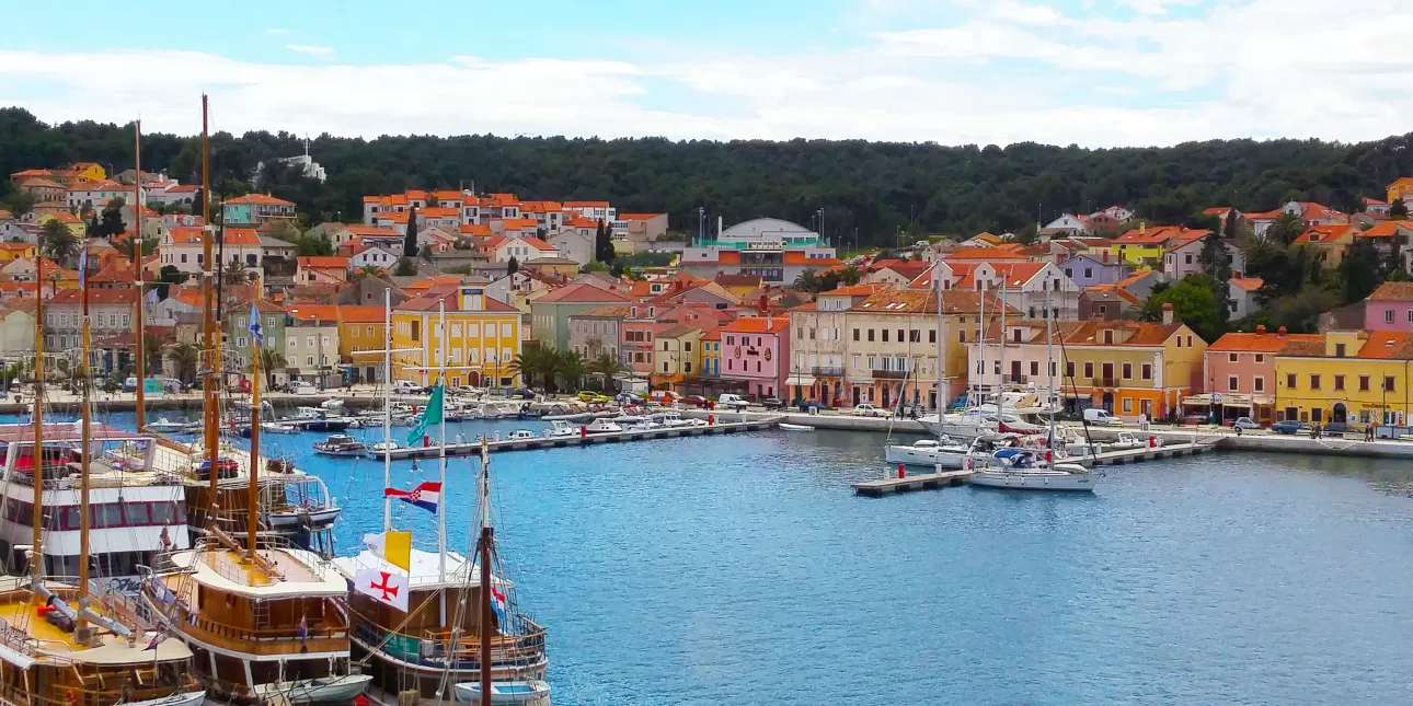 Luka u Malom Lošinju (izvornik: Ana Šegota from Pixabay, 2021.)

• Mali Lošinj, Lošinj, otoci, Kvarner, Primorsko-goranska županija