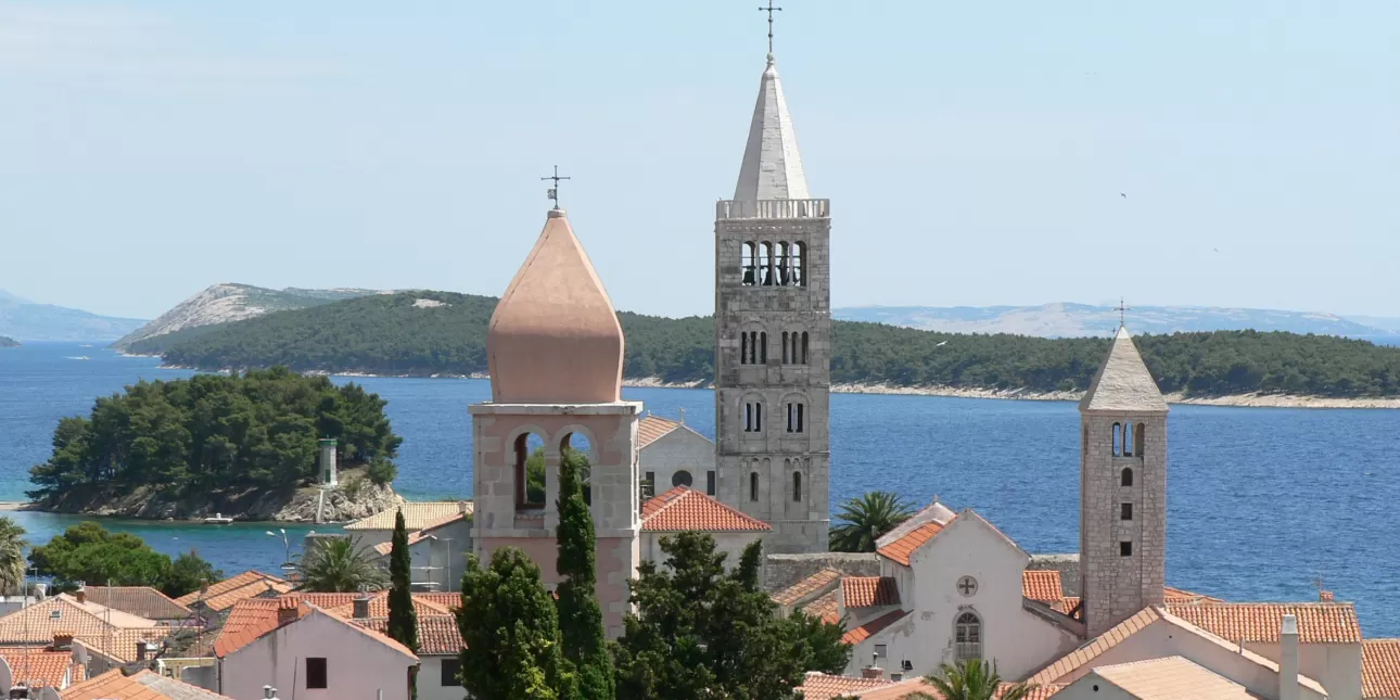 Pogled na Rab (izvornik: Wolfgang R. Zissler from Pixabay,  2016.)

 • Rab, otoci, Primorsko-goranska županija