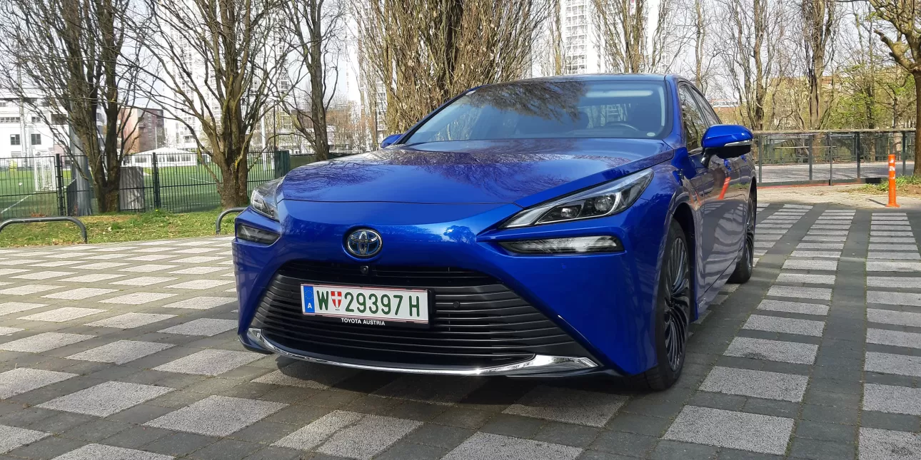 Auto na gorivne članke Toyota Mirai (foto: Boris Odorčić, ožujak 2022.)

• Toyota, vozila na gorivne članke, auti na vodik