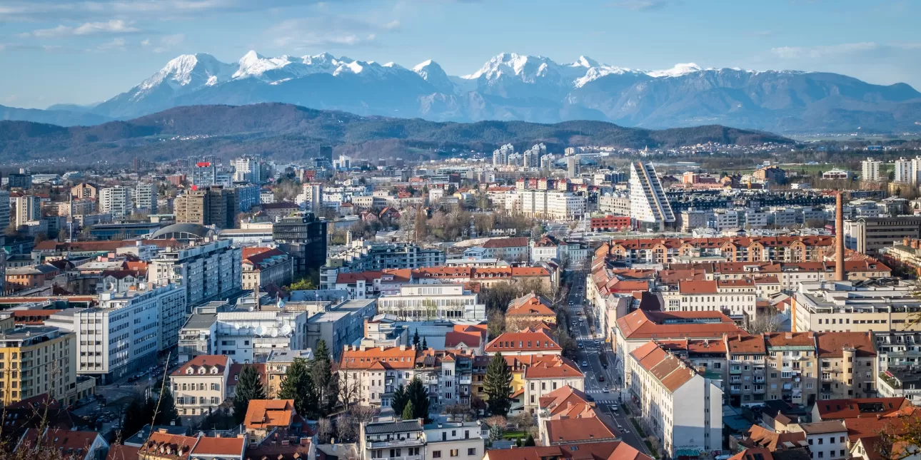 Panorama Ljubljane (izvornik: Rene Walter / Shutterstock, 2022.)
• Ljubljana, Slovenija, Alpe
