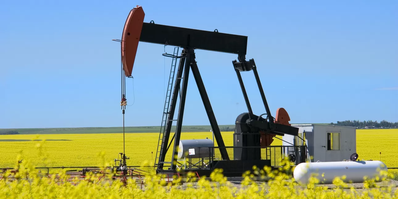 Naftna bušotina u Kanadi (izvornik: Karl Naundorf / Shutterstock, 2007.)

• nafta, bušotine, proizvodnja nafte i plina