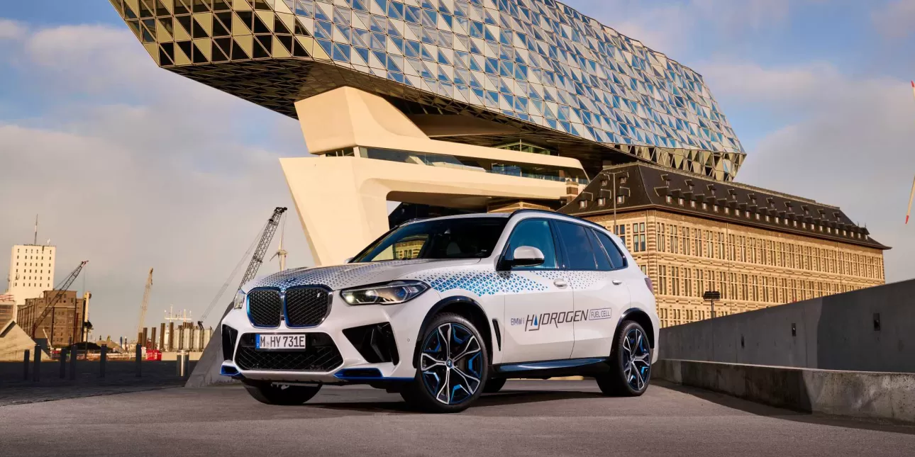 Auto na vodik BMW iX5 (izvornik: BMW, veljača 2023.)

• BMW, auti na vodik, vozila na vodik