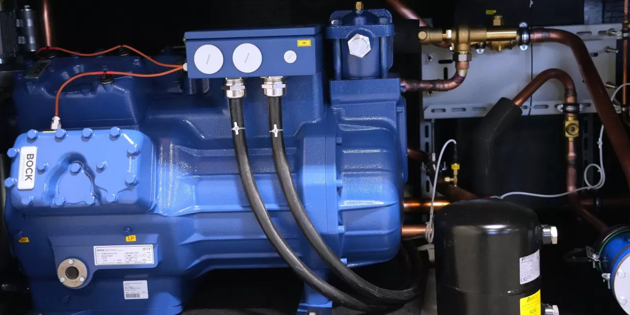 Kompresor Bock ugrađen u rashladnu opremu u tvornici Frigo Plus u Soblincu (foto: Božo Žitnik, ožujak 2023.)

• kompresori, rashladna tehnika, Bock, Frigo Plus
