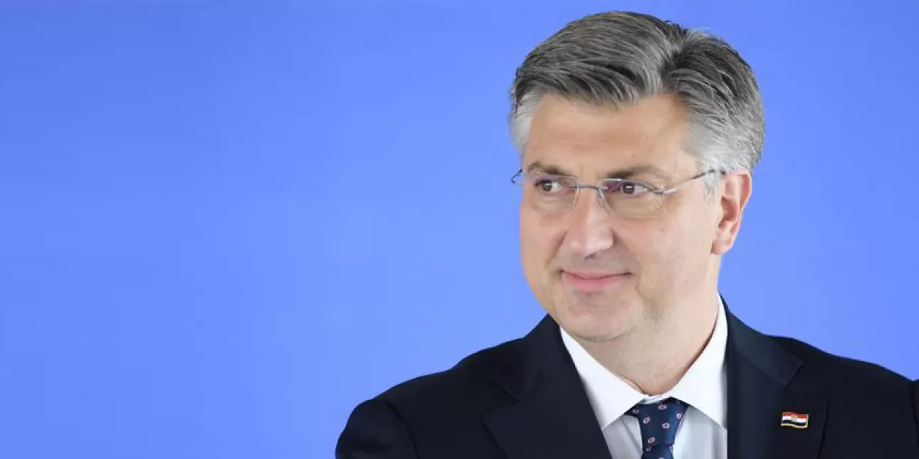 Andrej Plenković, predsjednik vlade (premijer) Republike Hrvatske (izvornik: Vlada, 2021.)
• Andrej Plenković, Vlada