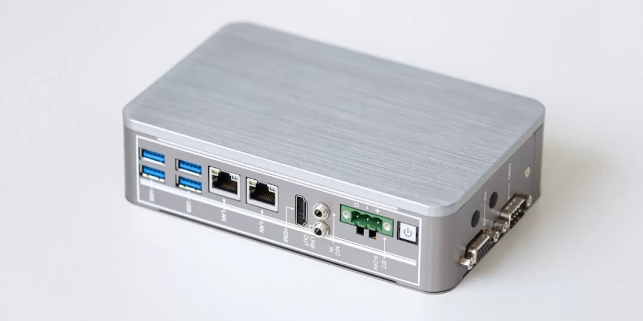 Modem (FOTO: Veit Hammer/Unsplash; 2023.)