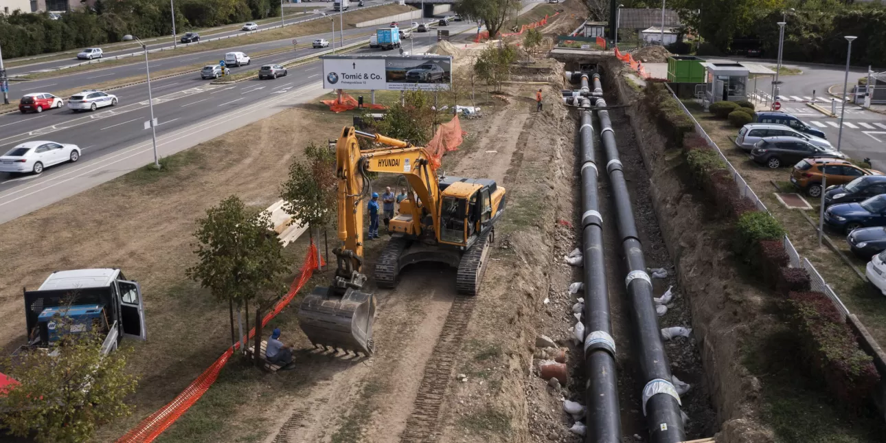 Radovi na osuvremenjavanju toplinarskog sustava u Zagrebu (izvornik: HEP Toplinarstvo, 2022.)

• toplinarski sustavi, vrelovodi, toplovodi, toplinarstvo, HEP Toplinarstvo