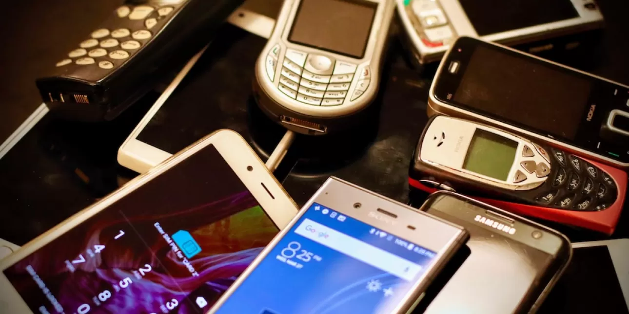 Mobitel; telefoni (FOTO: Eirik Solheim/Unsplash; 2023.)