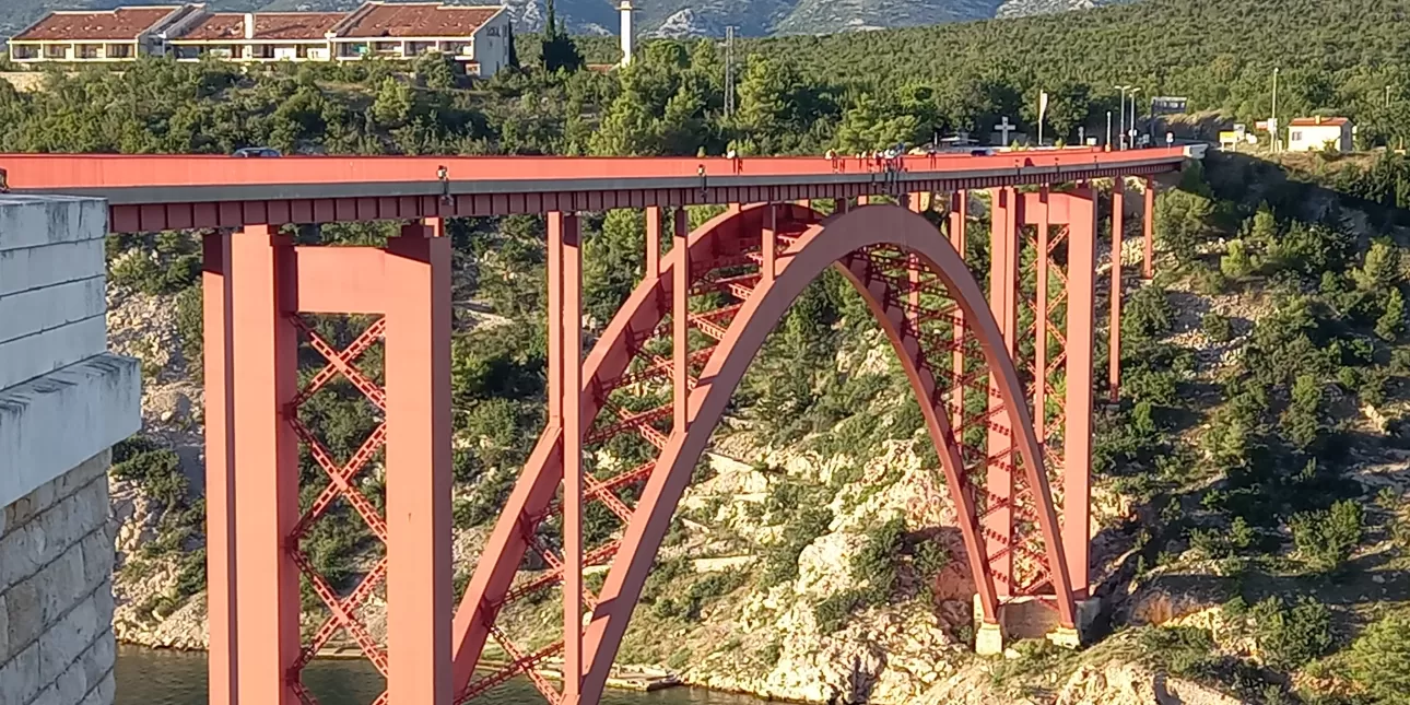 'Stari' Maslenički most (foto: ND, kolovoz 2023.)

• mostovi, promet, Dalmacija