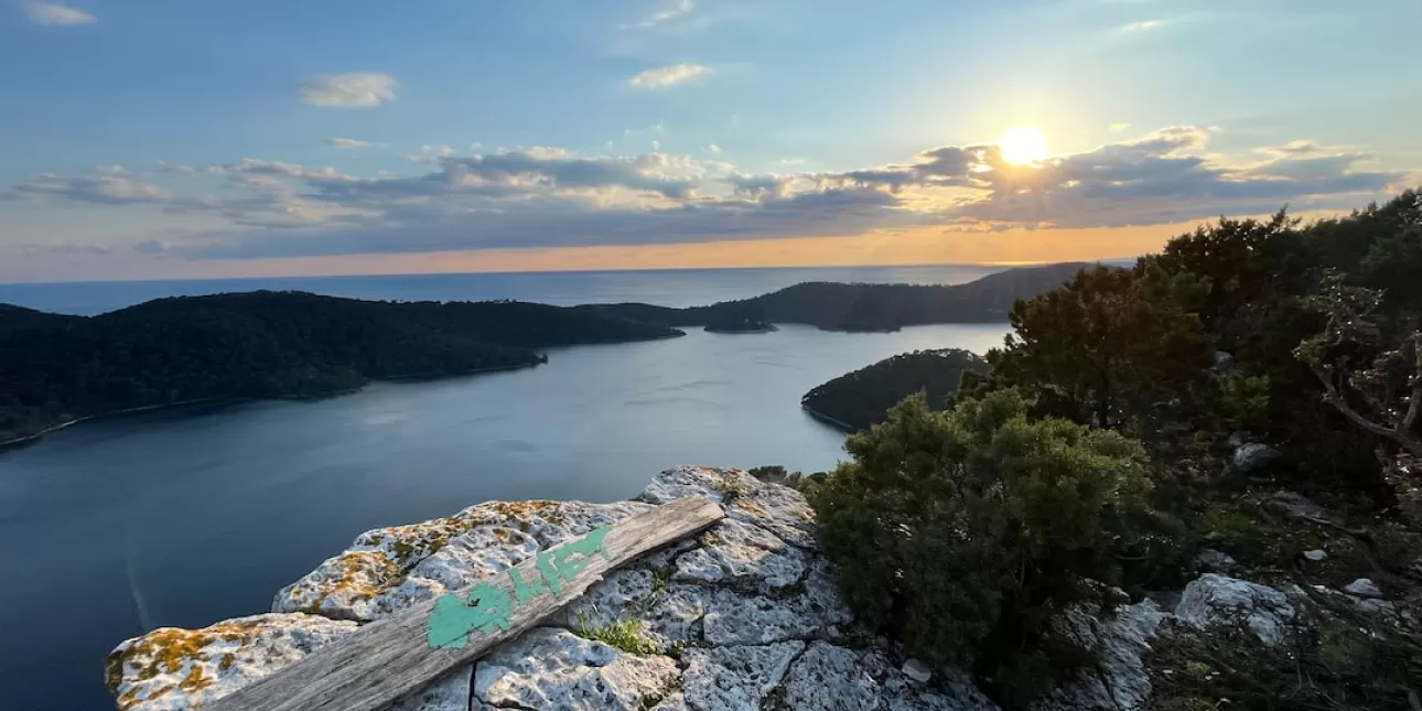 Mljet (FOTO: Aleksandar Vučin/Unsplash; 2023.)
 - Mljet