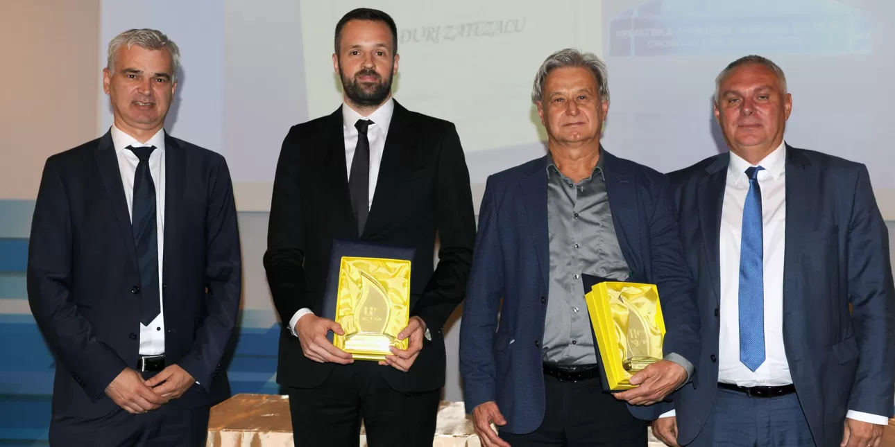 Dobitnici nagrade HSUP-a za 2023. godinu: Mario Matković, Đuro Zatezalo i Srećko Ezgeta (izvornik: Zlatko Kalle, listopad 2023.)

• HSUP, nagrade