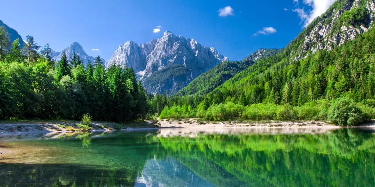 Triglav, najviši vrh i simbol Slovenije (izvornik: Eva Bocek / Shutterstock)
• Triglav, Alpe, planine, Slovenija