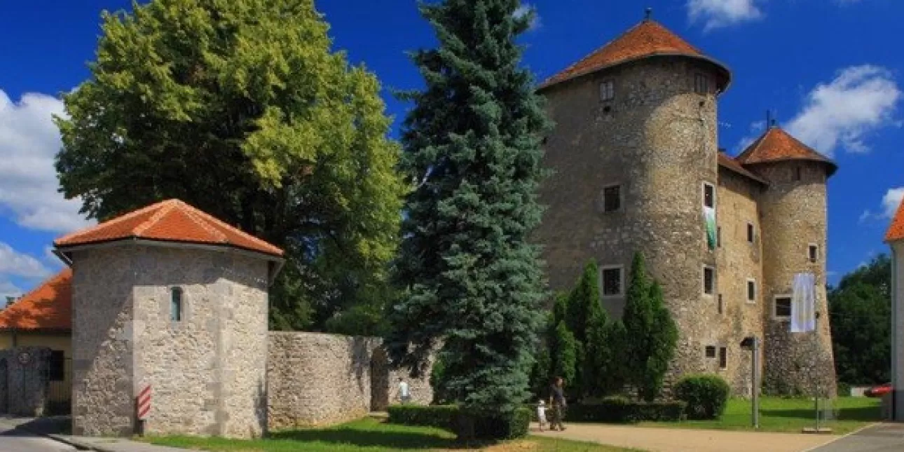 Frankopanski kaštel u Ogulinu (izvornik: Turistička zajednica Grada Ogulina)

• Ogulin, dvorci, baština