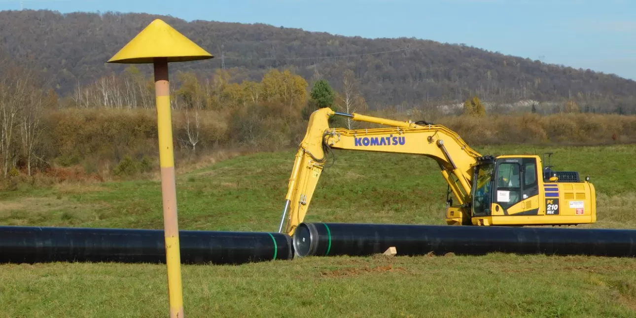 Fotografija s početka gradnje plinovoda Bosiljevo - Zlobin (foto: BL, studeni 2023.) 

• plinovodi, plinski sustavi, Plinacro