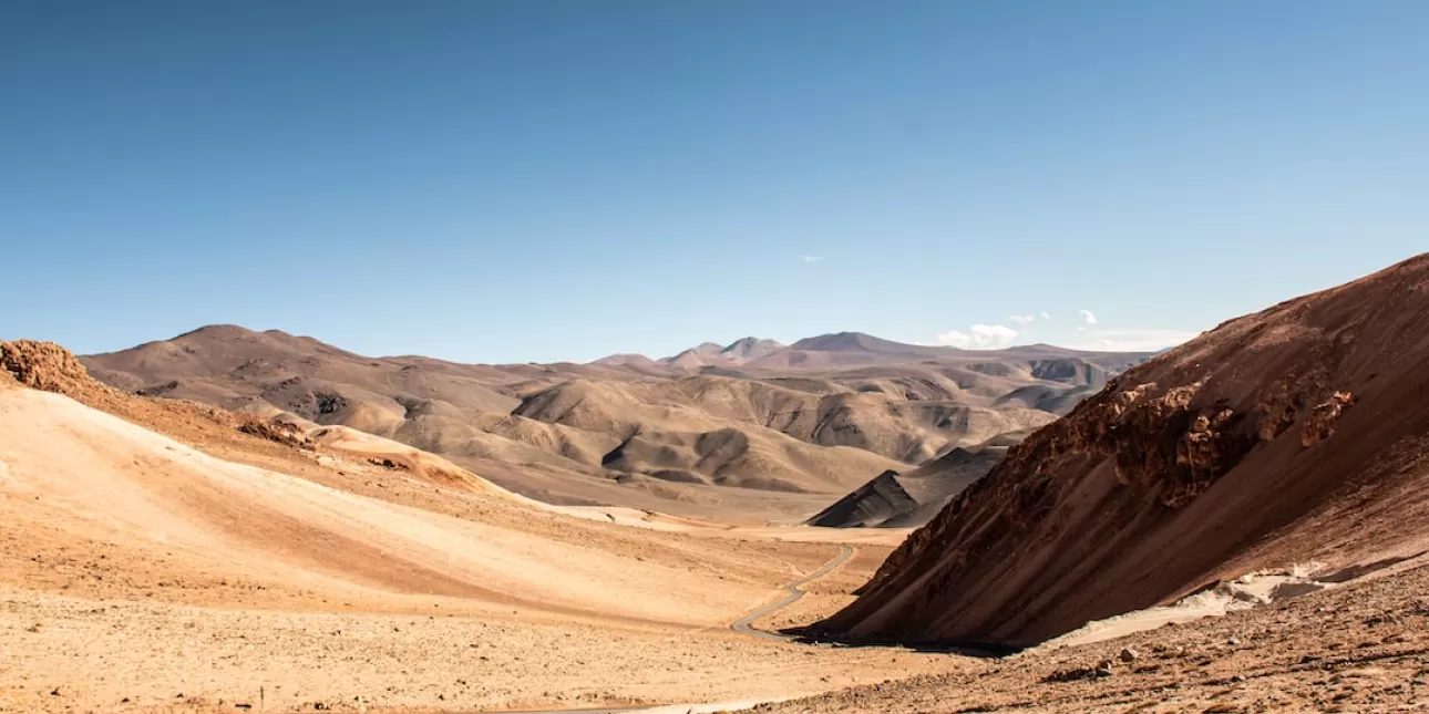 Pustinja Atacama u Čileu (FOTO: Sam Power/Unsplash; 2023.)
 - pustinje; Atacama; Čile; Južna Amerika