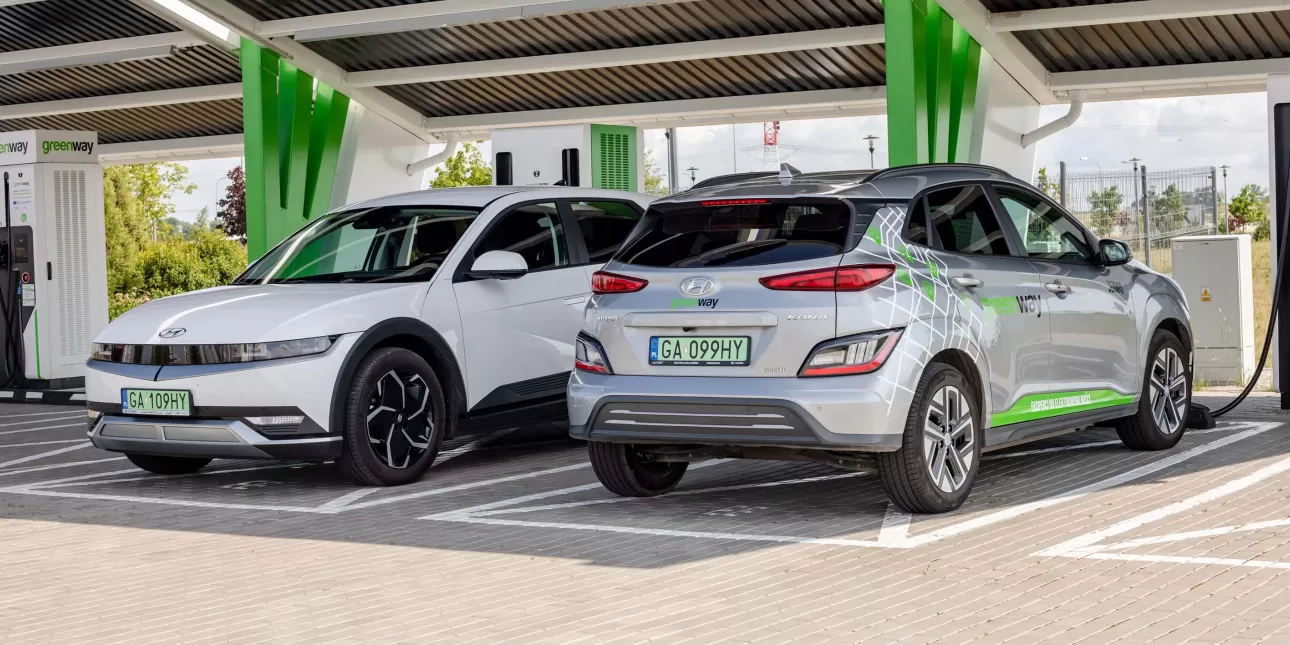 Punionica električnih vozila GreeenWay  u Malankowu u Poljskoj (izvornik: GreenWay, prosinac 2023.)

• GreenWay, punionice električnih vozila