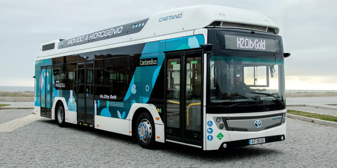 Autobus na vodik (gorivne članke) Caetano H2 City Gold (izvornik: Caetano, siječanj 2024.)

• autobusi na vodik, Caetano, Toyota