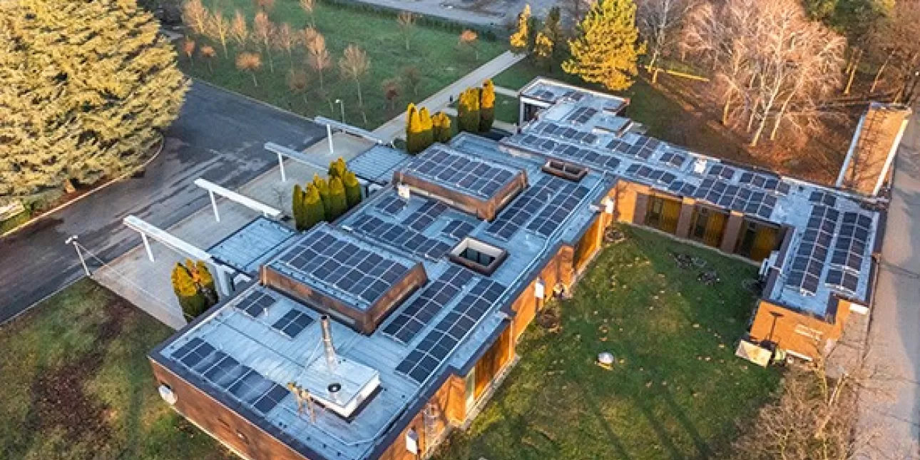 sunčana elekrana na krovu groblja Osijek, 2024. 