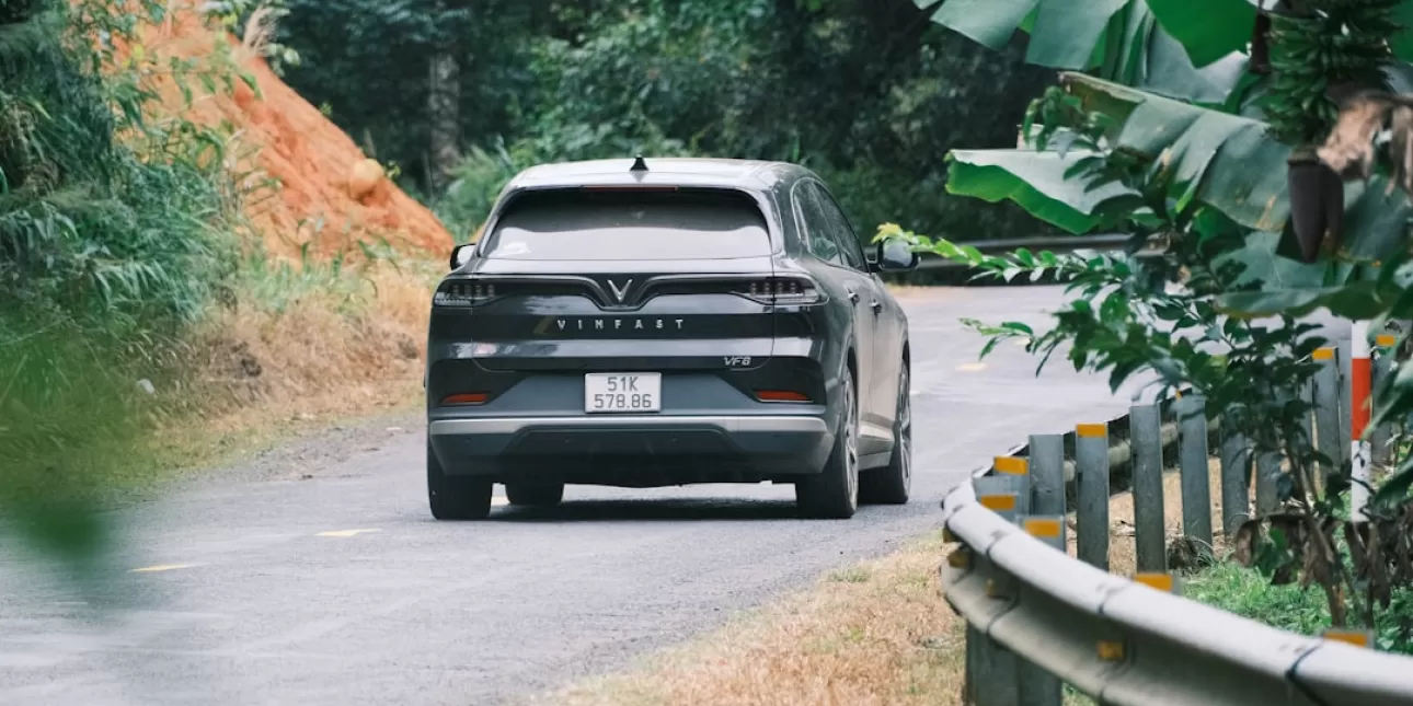 Vijetnamski električni automobil VinFast (FOTO: Duc Van/Unsplash; 2024.)
 - VinFast; električna vozila