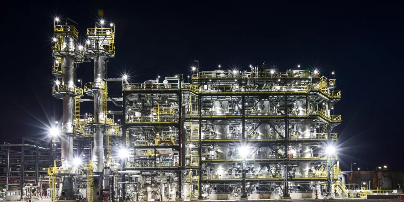 Rafinerija nafte Petrobrazi u Rumunjskoj (izvornik: nepoznat)

• rafinerije, rafinerije nafte, Rafinerija nafte Petrobrazi