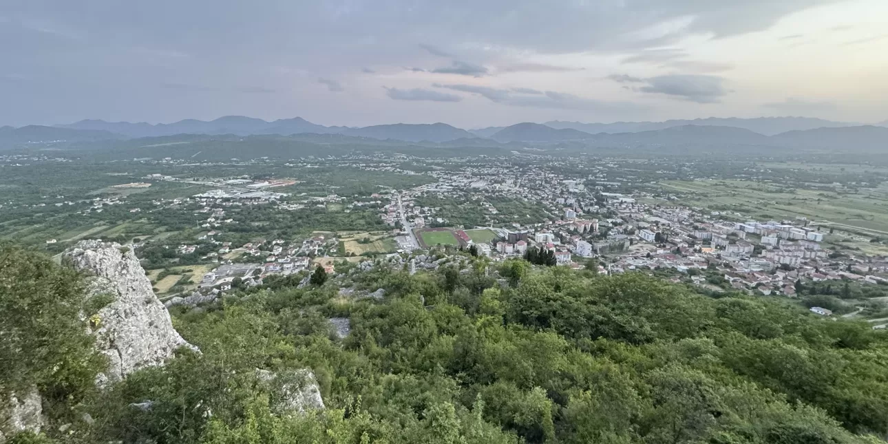 Panorama Ljubuškoga (foto: D.P., svibanj 2024.)

• Ljubuški, Hercegovina, Zapadnohercegovačka županija, Bosna i Hercegovina