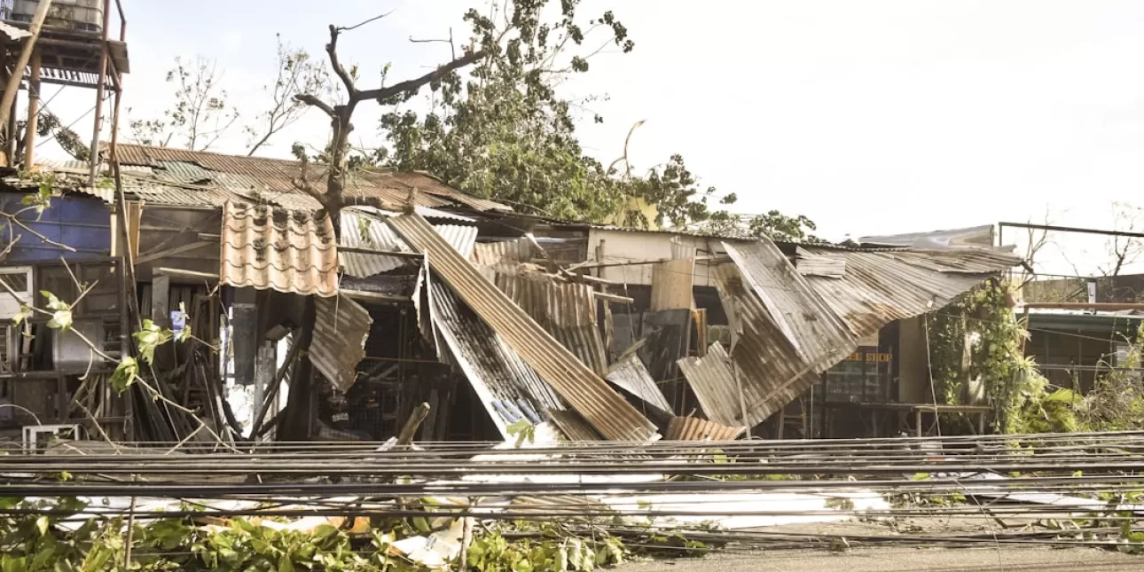 Posljedice nevremena (FOTO: Carl Kho/Unsplash; 2024.)
 - klimatske promjene, tajfuni; nevrijeme; vjetrovi; klimatska kriza 