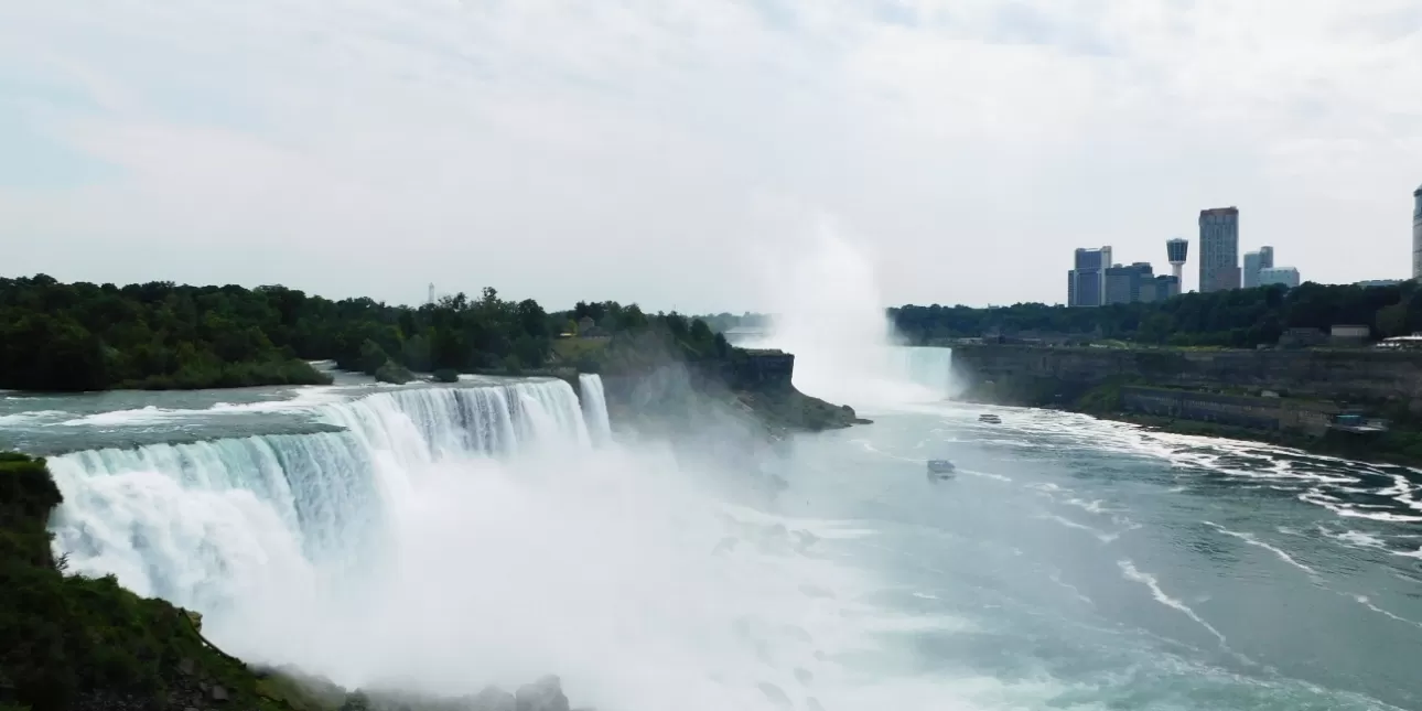 Slapovi Niagare (foto: B.L., kolovoz 2024.)

• Niagara, slapovi, rijeke, SAD, Kanada