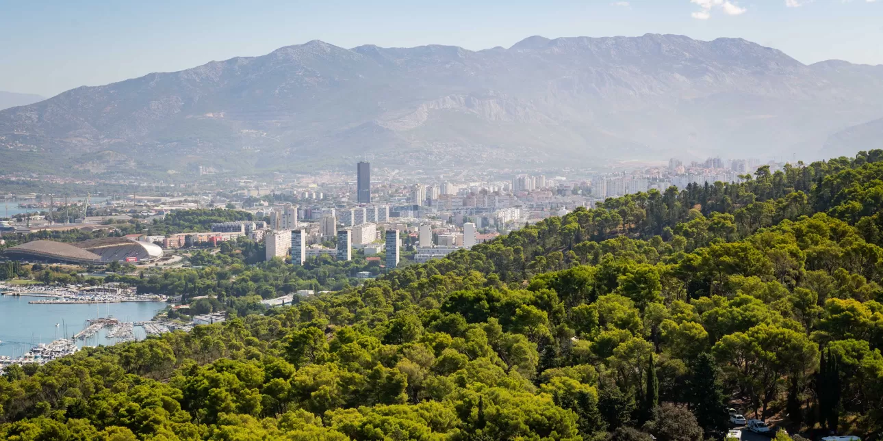Pogled s sjeverni dio Splita s vrha Marjana (izvornik: Grad Split, rujan 2024.)
• Split, Marjan, Splitsko-dalmatinska županija