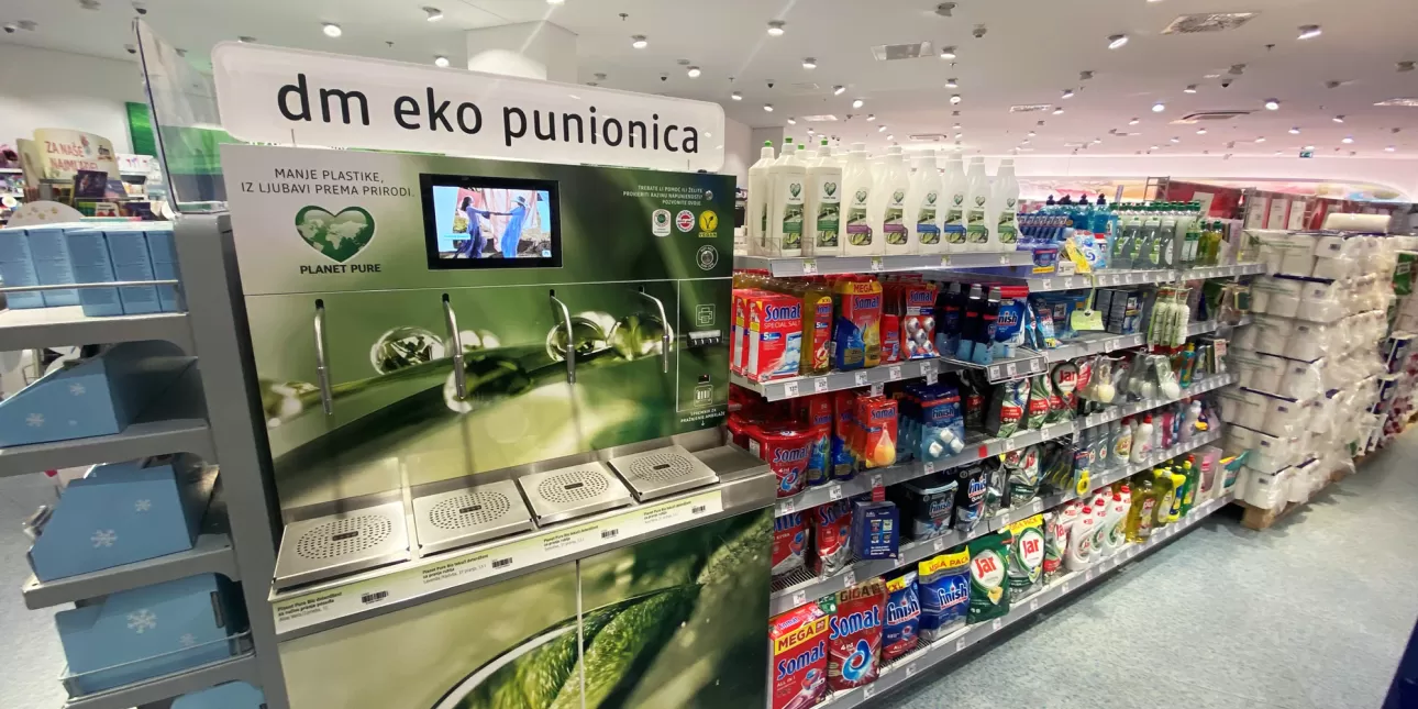 DM eko punionica (FOTO: Madison Consulting/dm; 2024.)
 - DM