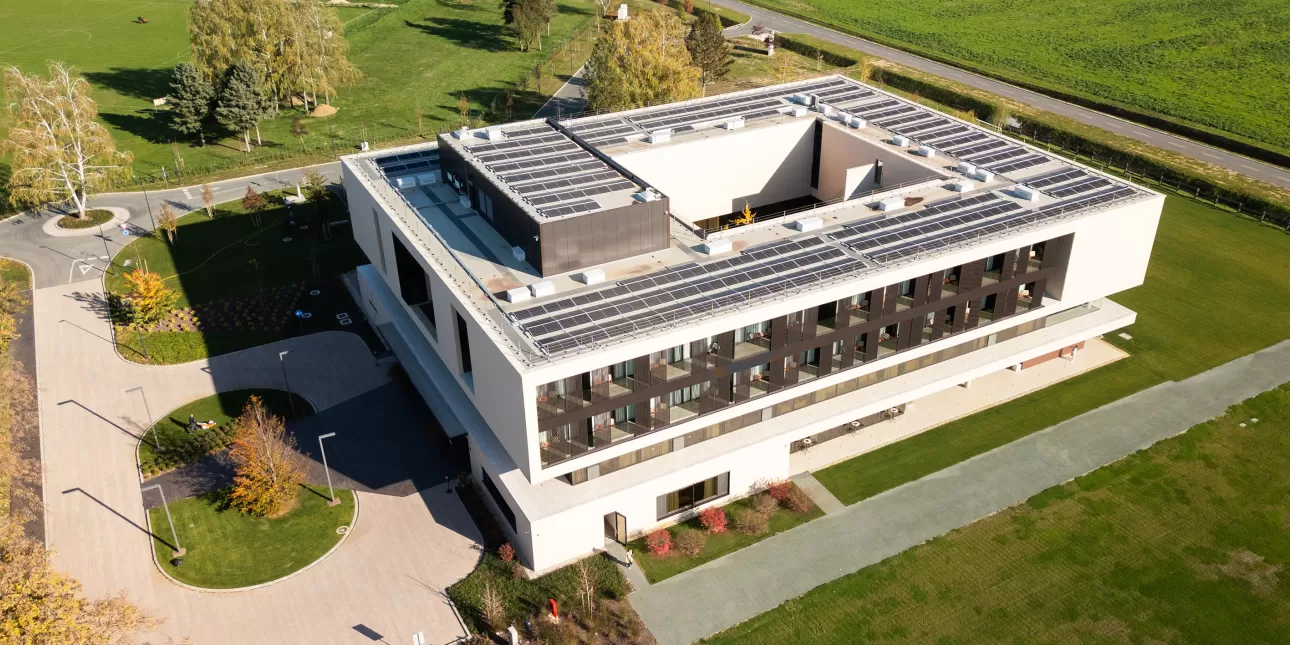 Pogled na hotel 'Matera' u Čepinu (izvornik: Žito grupa, 2024.)
• Žito grupa, E.ON, sunčane elektrane, hoteli