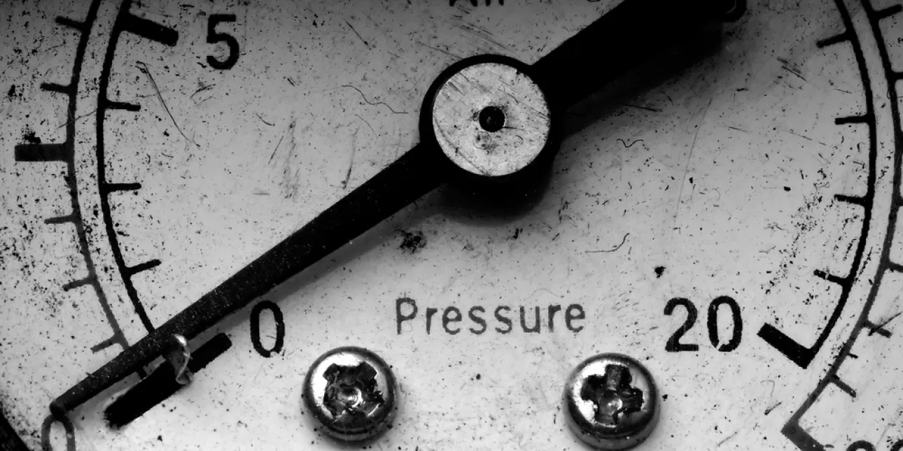 Manometar za zrak (izvornik: Andreas Gradin / Shutterstock, 2008.)
• manometri, mjerna oprema, plin, oprema pod tlakom, tlak