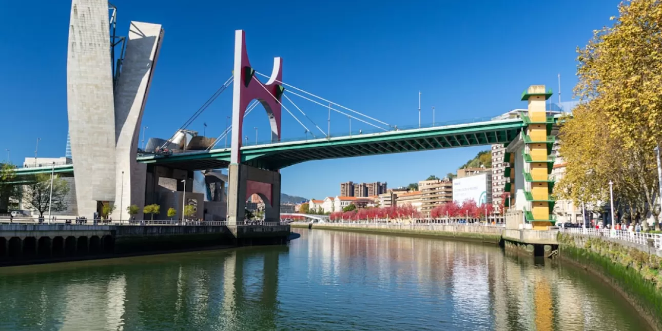 Bilbao, Španjolska (FOTO: David Vives/Unsplash; 2024)
 
• Bilbao, Baskija, Španjolska