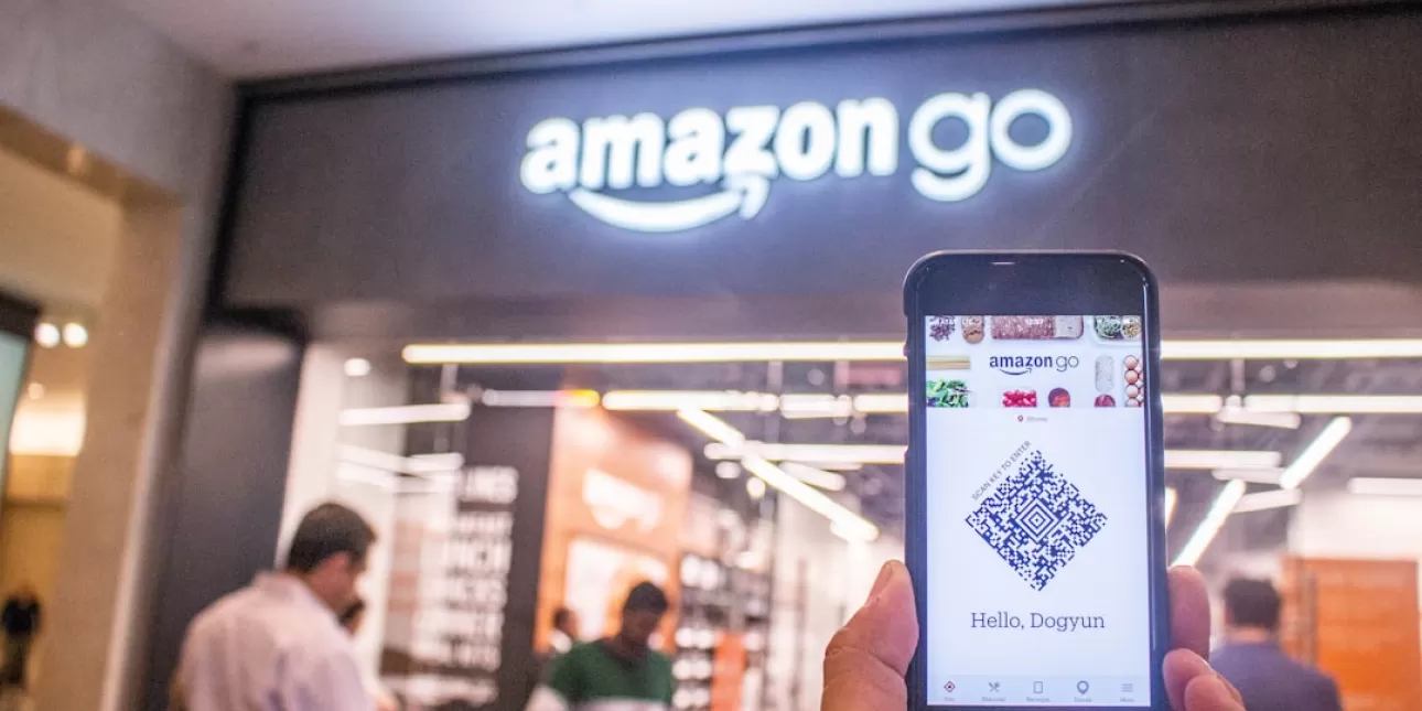 Trgovina Amazon (FOTO: Simon Bak/Unsplash; 2025.)
- Amazon